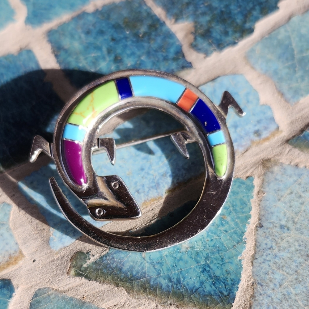 Sterling, inlaid Lizard SIGNED pin/pendant - Picture 16 of 16